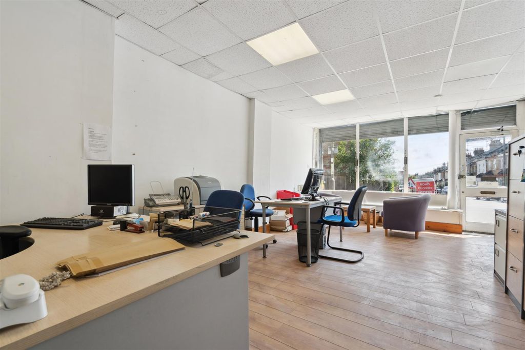 Property photo 3 of 15 24 Glenburnie Road Sw17 Retail 2.Jpg
