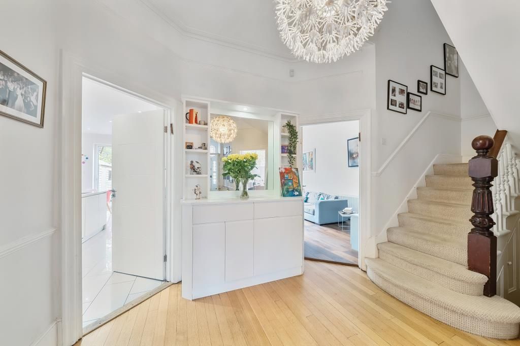 Property photo 3 of 10 Hallway