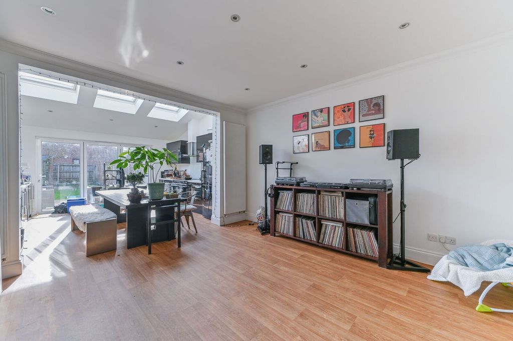 Property photo 2 of 9
