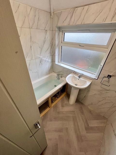 Property photo 2 of 8 Bathroom.Jpg