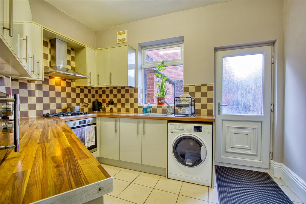 Property photo 3 of 18 Kitchen.Jpg