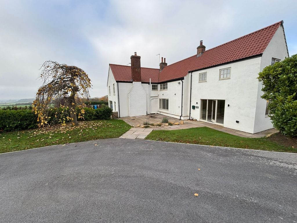 Property photo 2 of 18 External