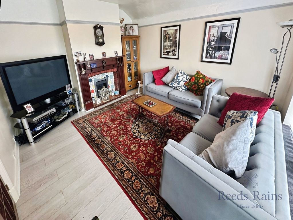 Property photo 2 of 18 Lounge