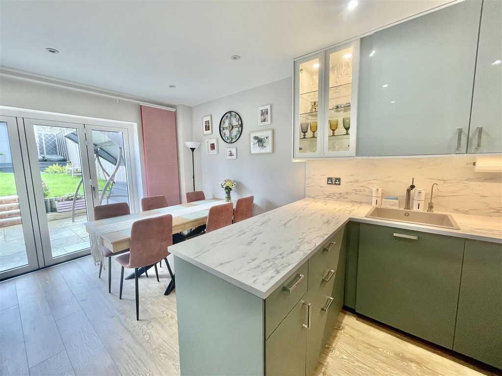 Property photo 3 of 18 Dining.Jpeg