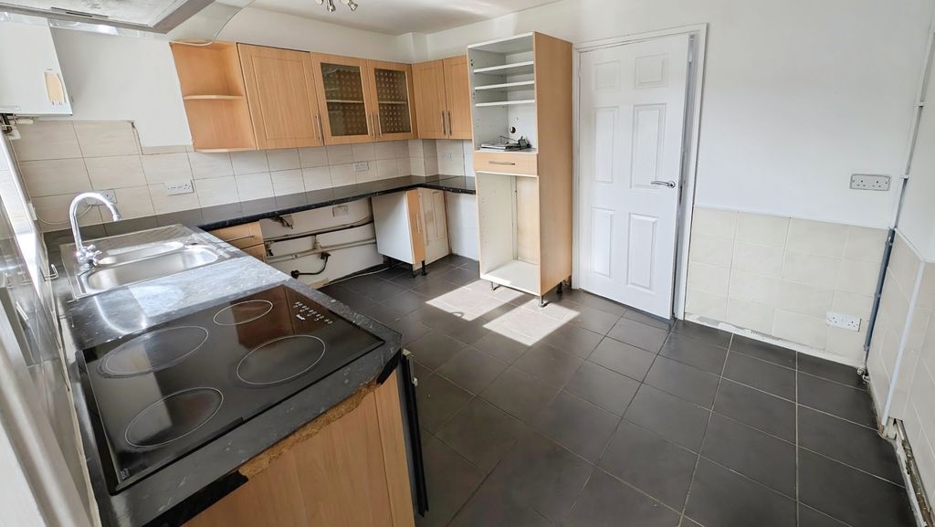 Property photo 2 of 16 Pbox-Img.Jpg