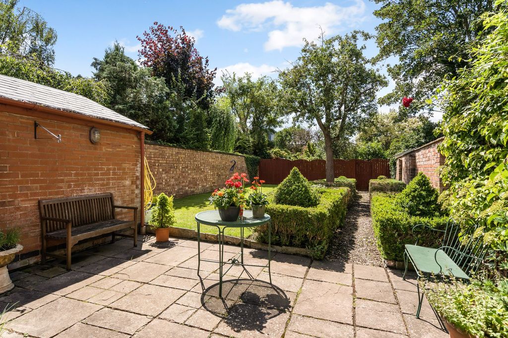 Property photo 2 of 23