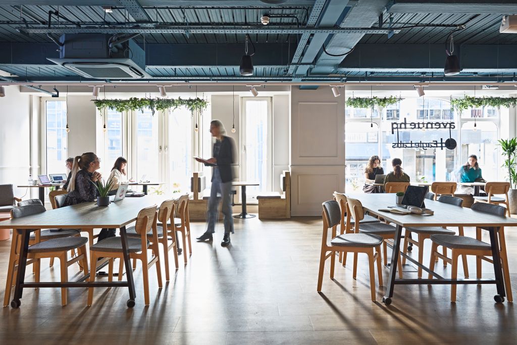 Property photo 3 of 10 Members Lounge