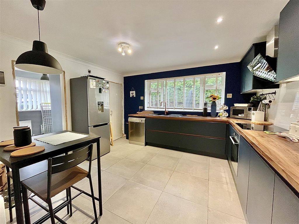 Property photo 3 of 25