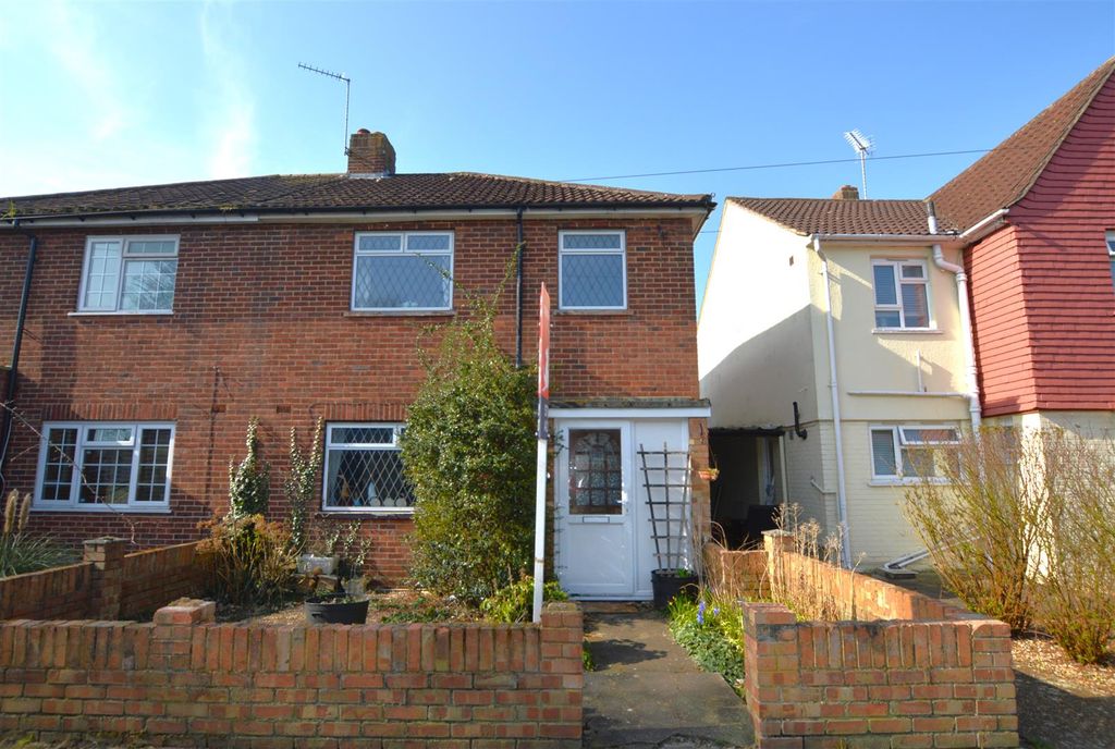 Property photo 1 of 12 3 Mill Farm Crescent Front.Jpg