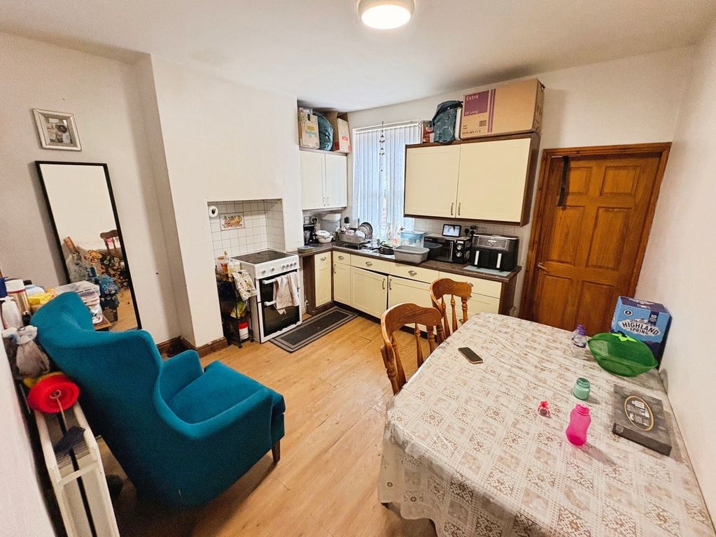Property photo 3 of 8 Dining Kitchen