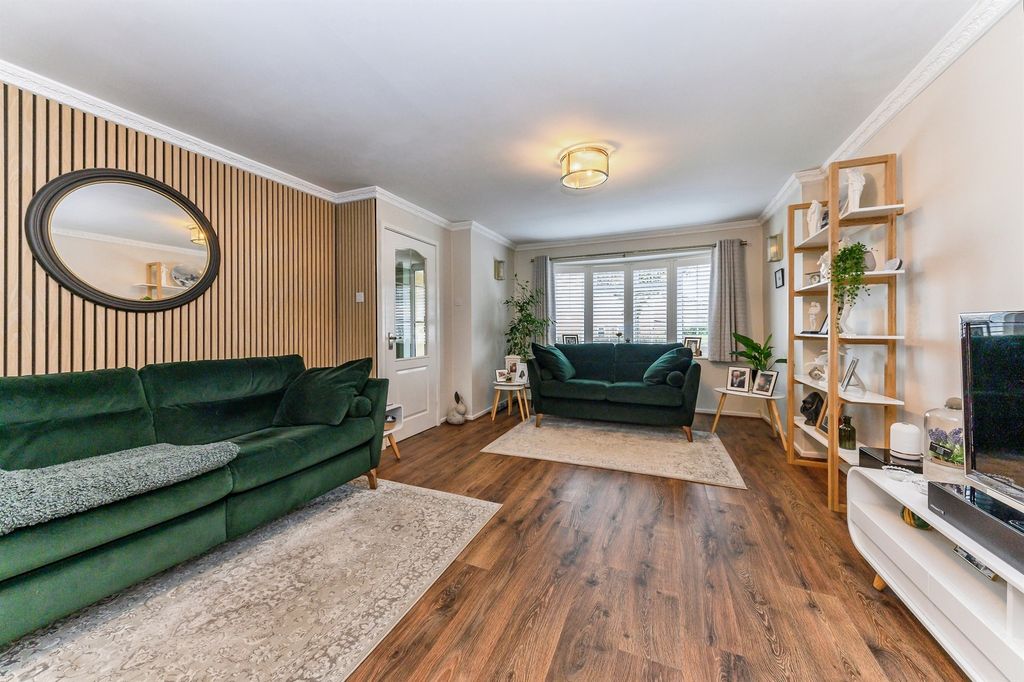 Property photo 2 of 20