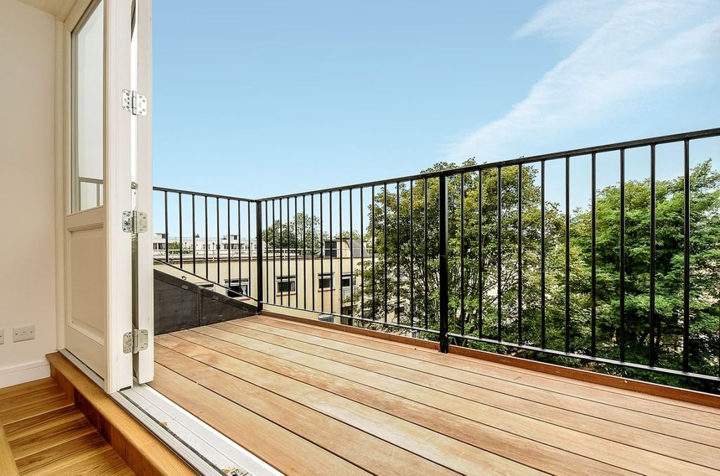 Property photo 3 of 13 Terrace