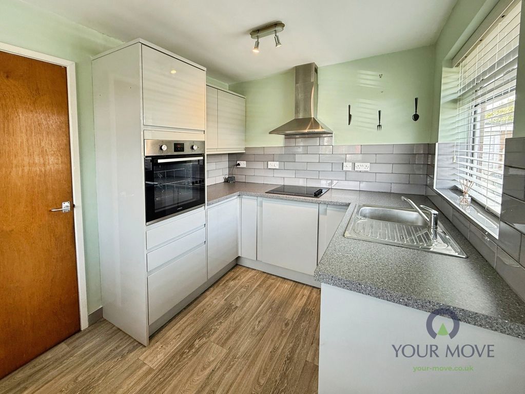 Property photo 2 of 8 Kitchen