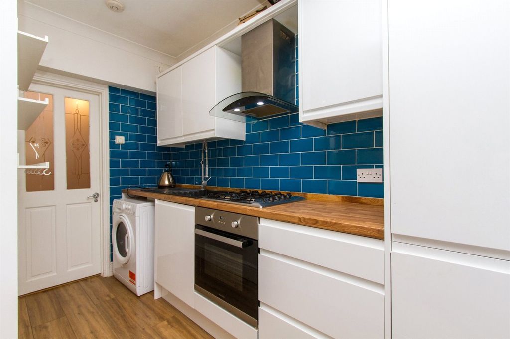 Property photo 3 of 11 Kitchen