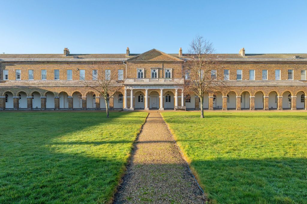 Property photo 1 of 21