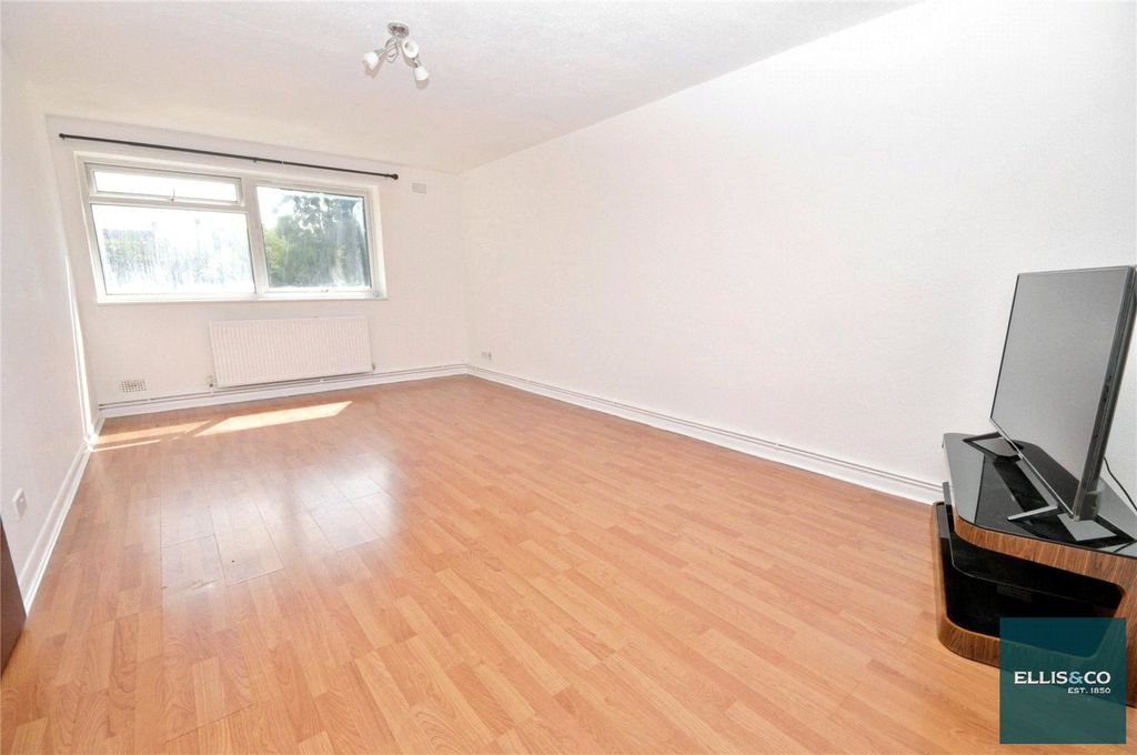 Property photo 2 of 8 Picture No. 09