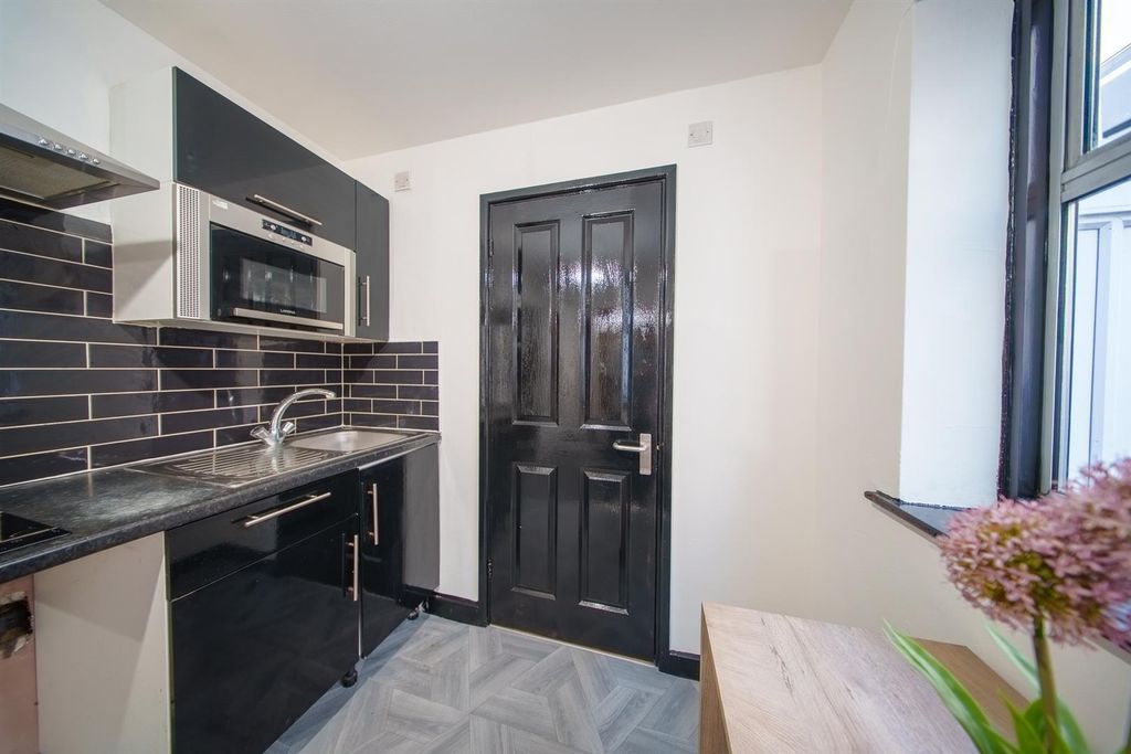 Property photo 3 of 5 Queens Road-09.Jpg