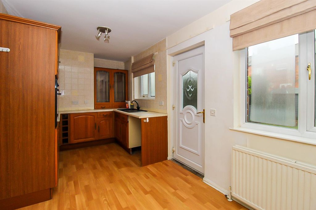 Property photo 3 of 8 Kitchen/Diner