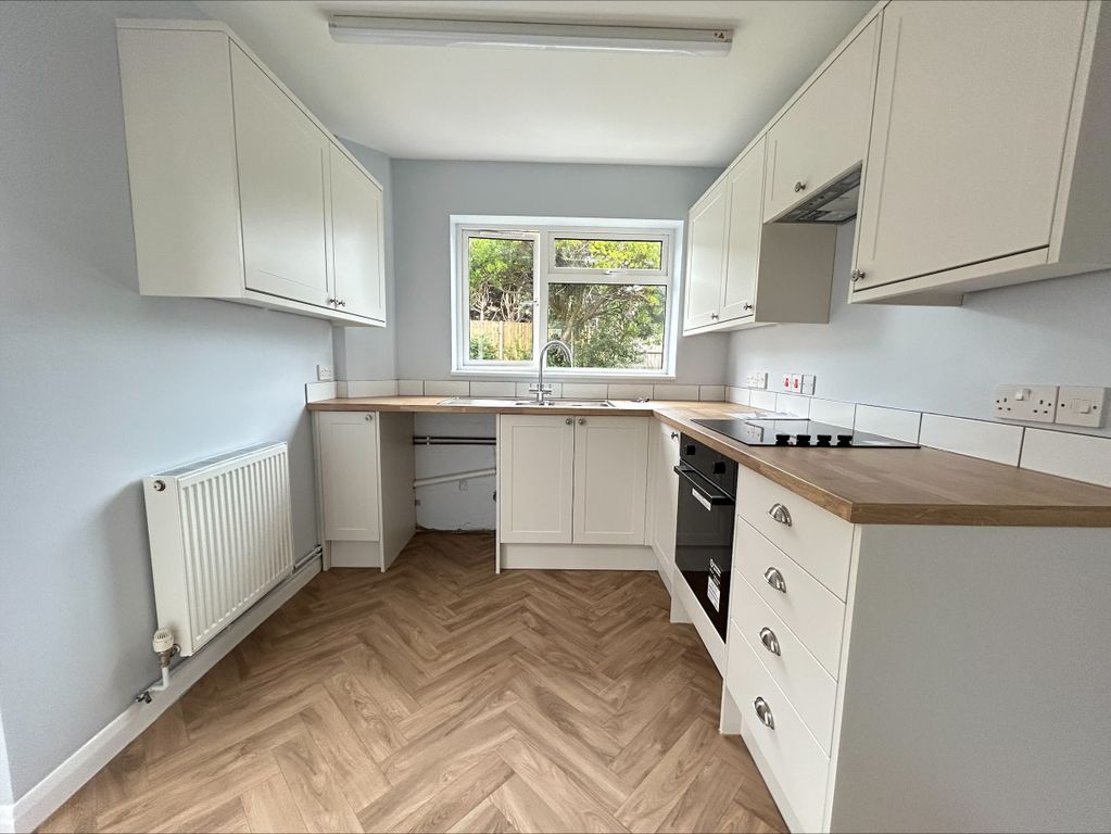 Property photo 2 of 10 Kitchen