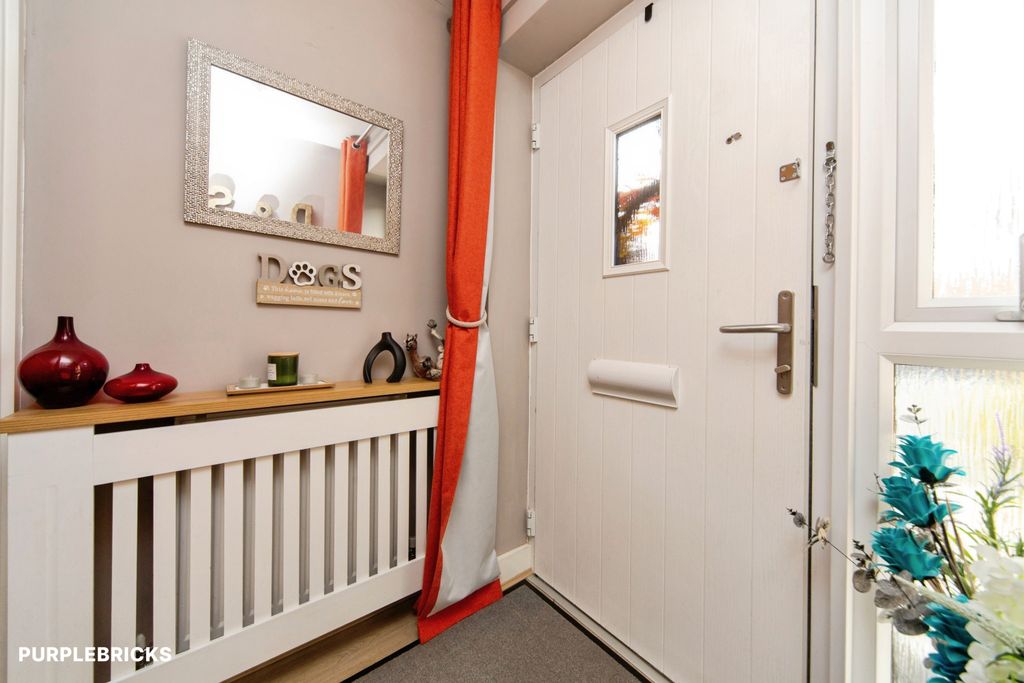Property photo 2 of 27