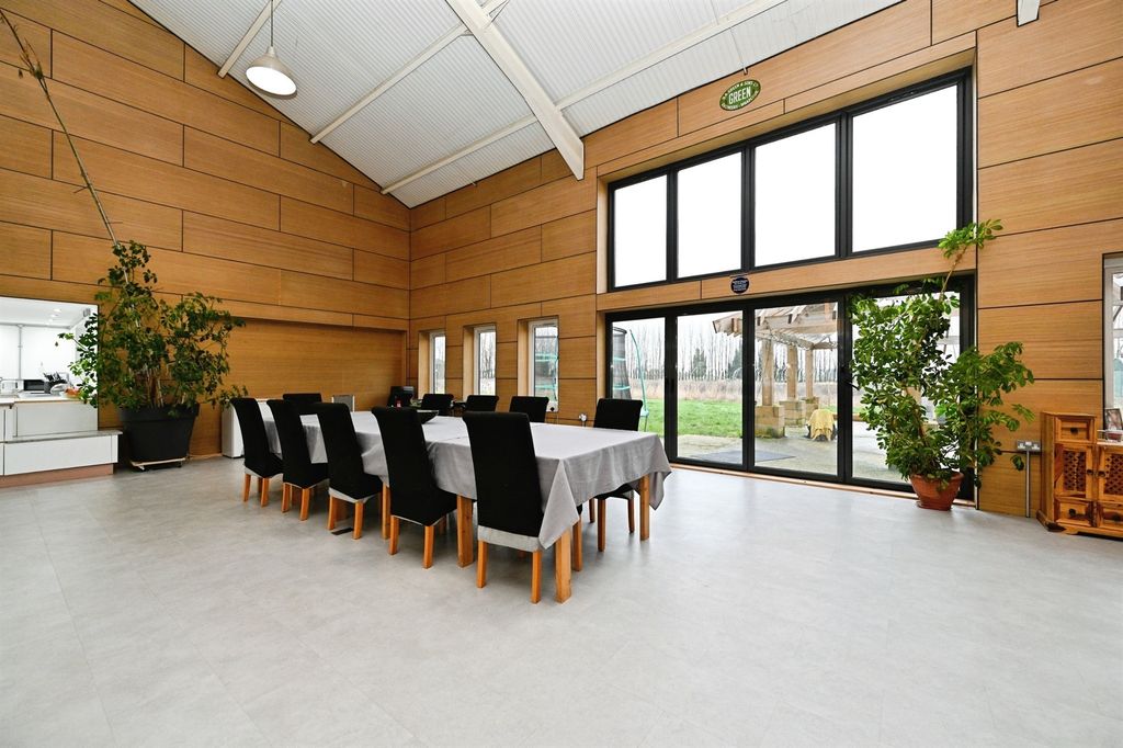 Property photo 3 of 21