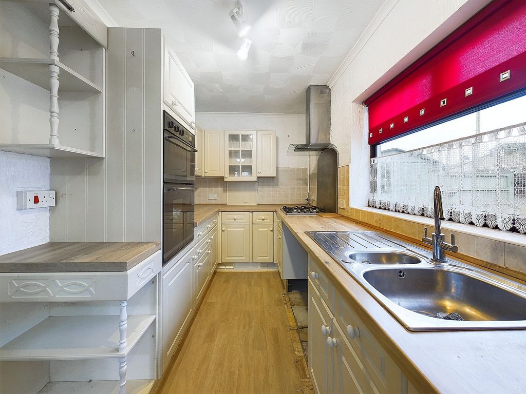 Property photo 3 of 20 Kitchen