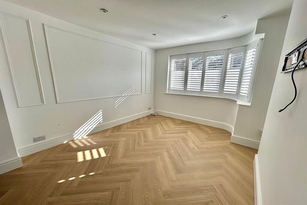 Property photo 3 of 21 Living Room