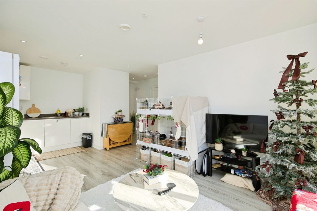 Additional image 5 of 1 bed flat for saleSylvester Close, Derby DE1