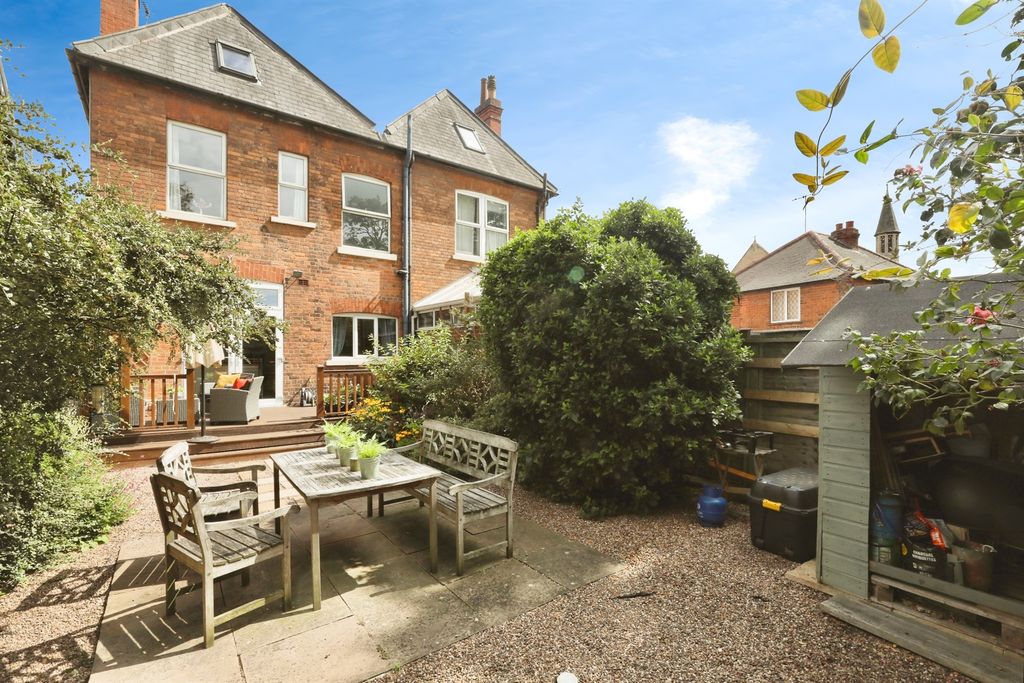 Property photo 2 of 17