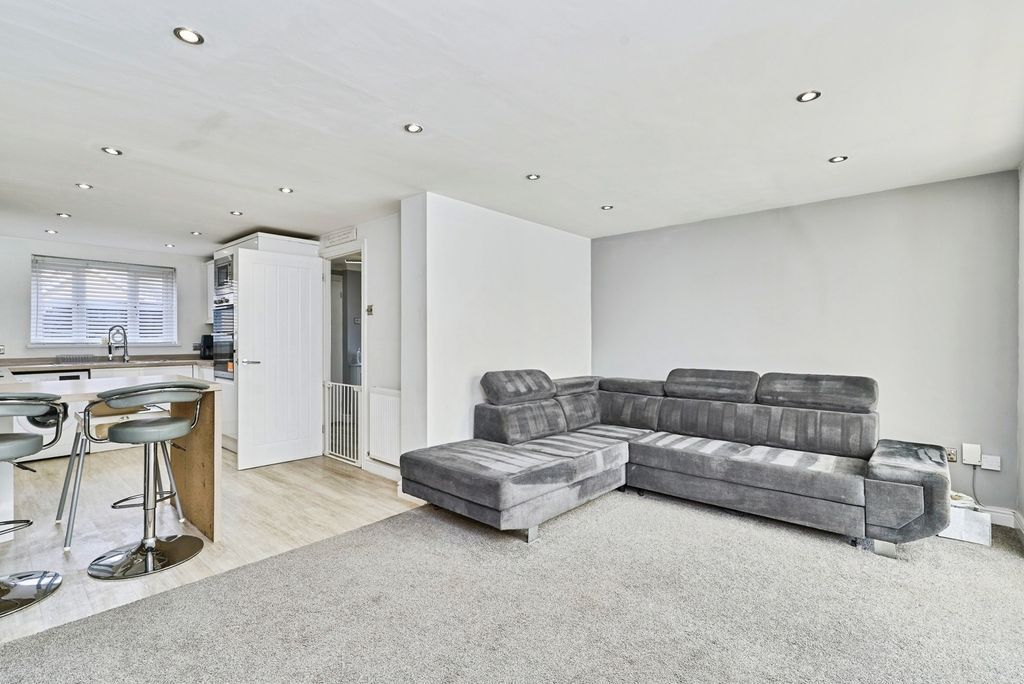 Property photo 3 of 19 Pbox-Img.Jpg