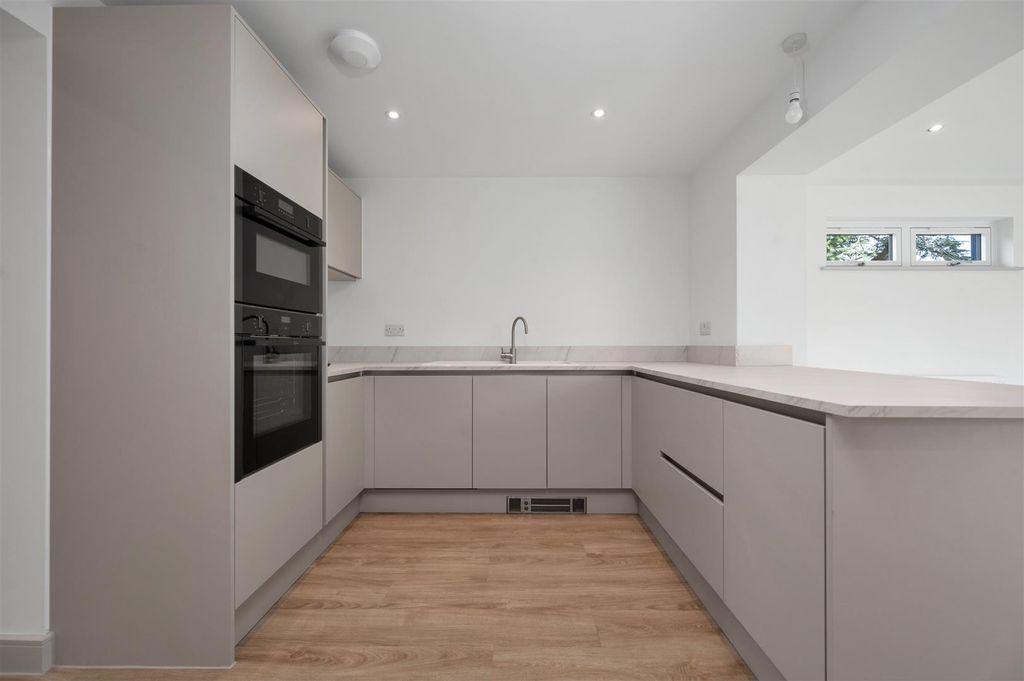 Property photo 2 of 29 3A Easthorpe Green Web Ph-27.Jpg