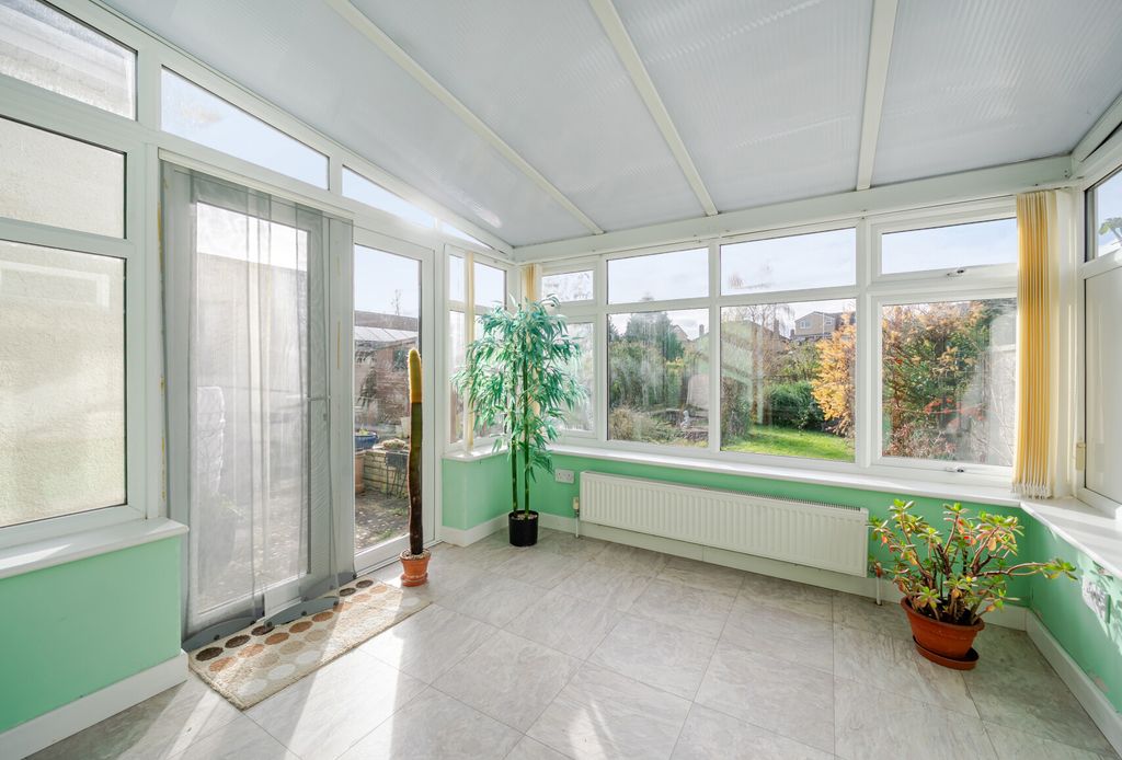 Property photo 2 of 25 1384905-21-692457...