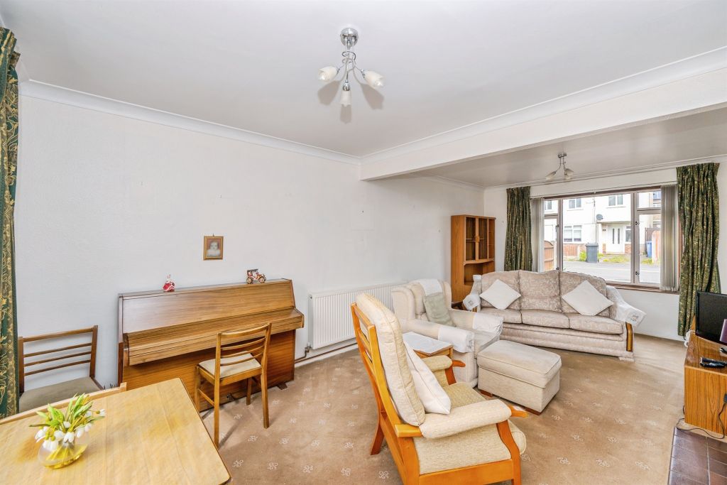 Property photo 2 of 13 Living/Dining Room