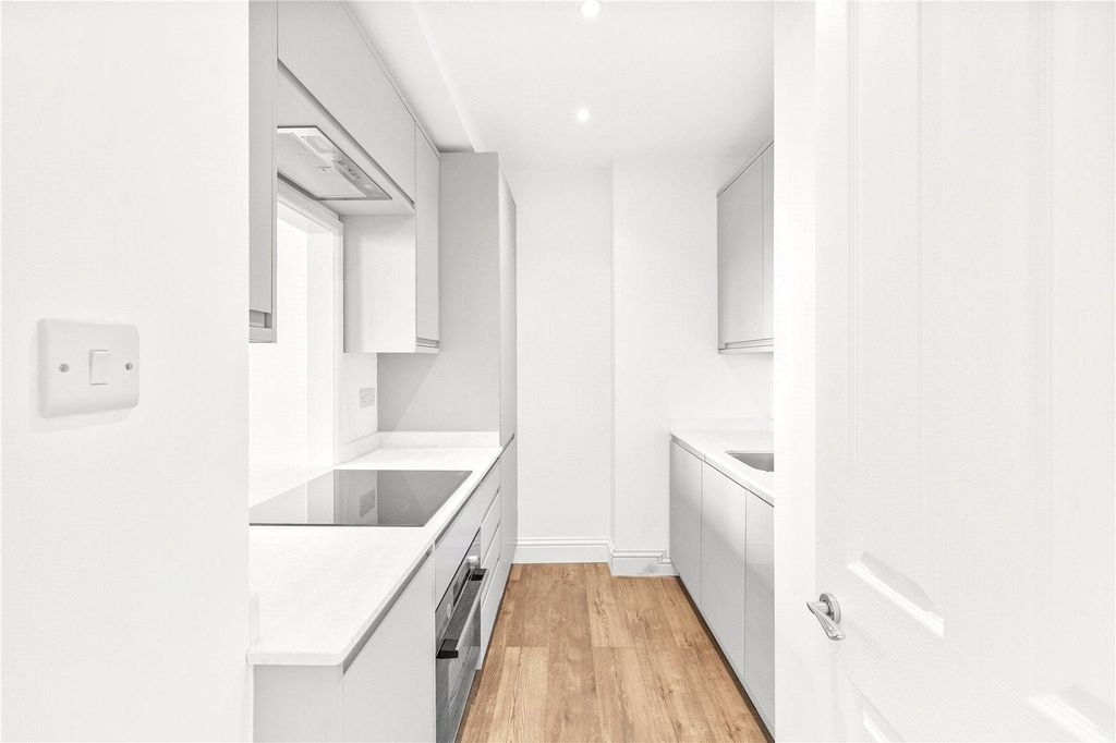 Property photo 1 of 15 Picture No. 10