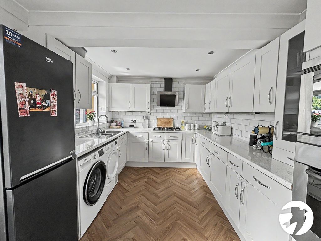 Property photo 3 of 16 Picture No. 27