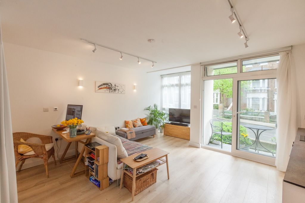 Property photo 1 of 6