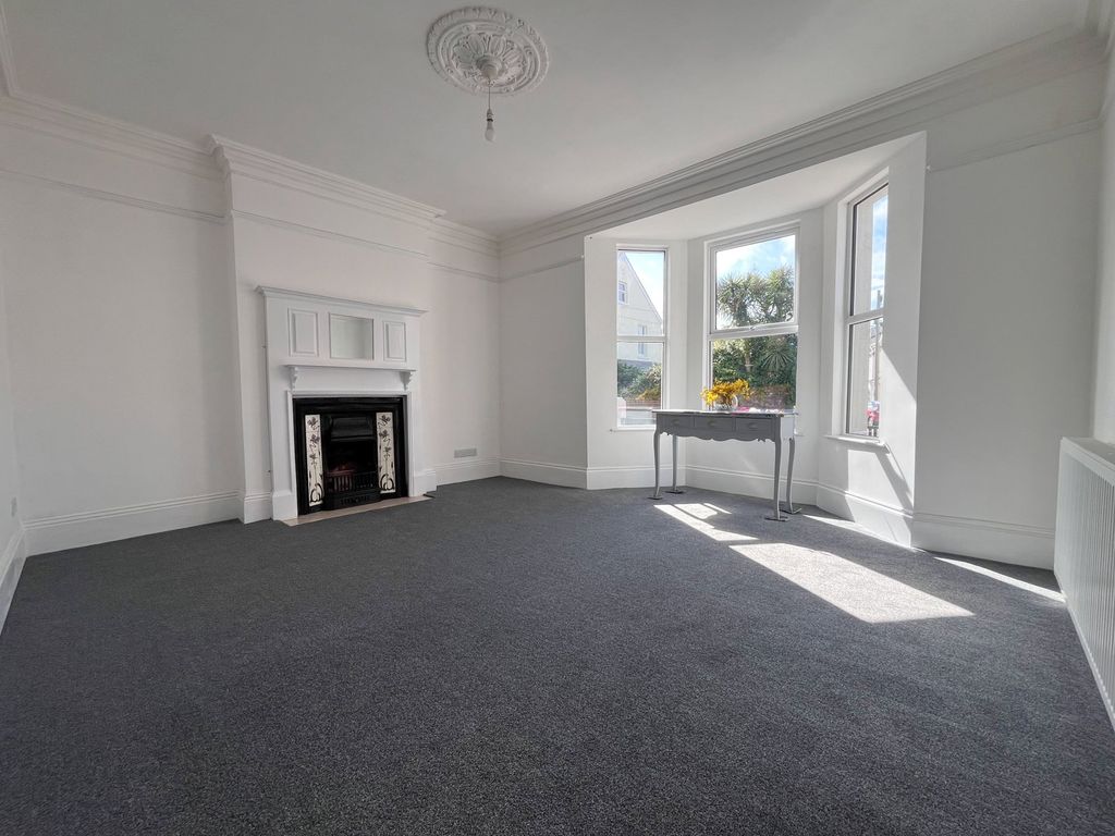 Property photo 2 of 29