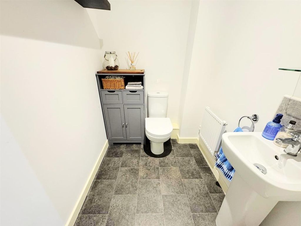 Property photo 3 of 17 Cloaks/W.c