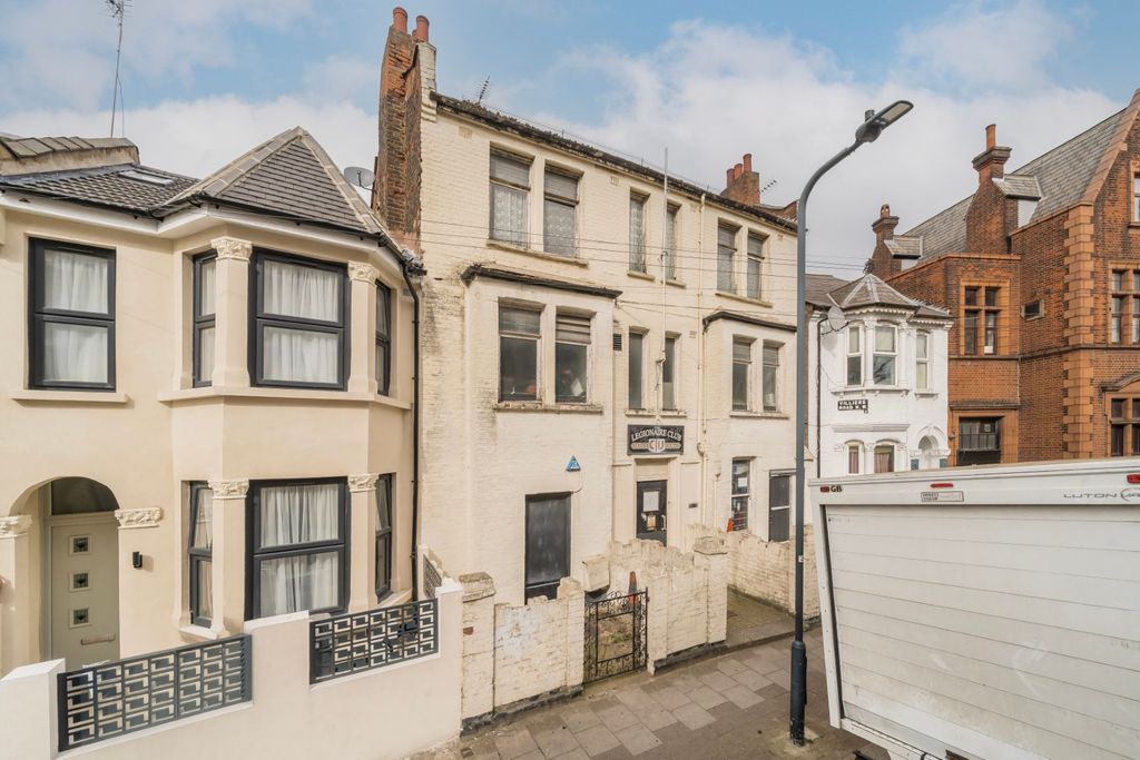 Property photo 1 of 16