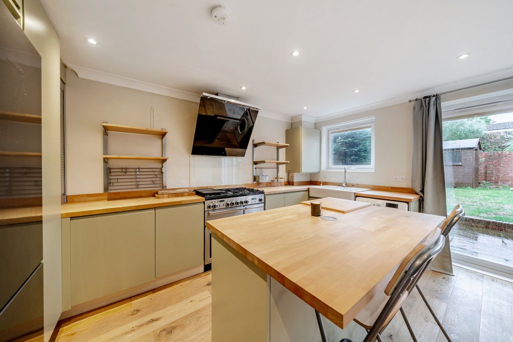 Property photo 3 of 19 1520171-16-6Aa00d...
