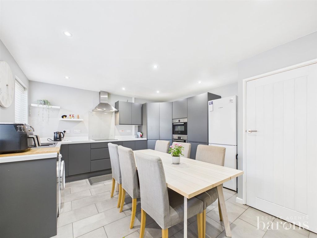 Property photo 2 of 13 Cam05500G0-Pr0046-Still007.Jpg