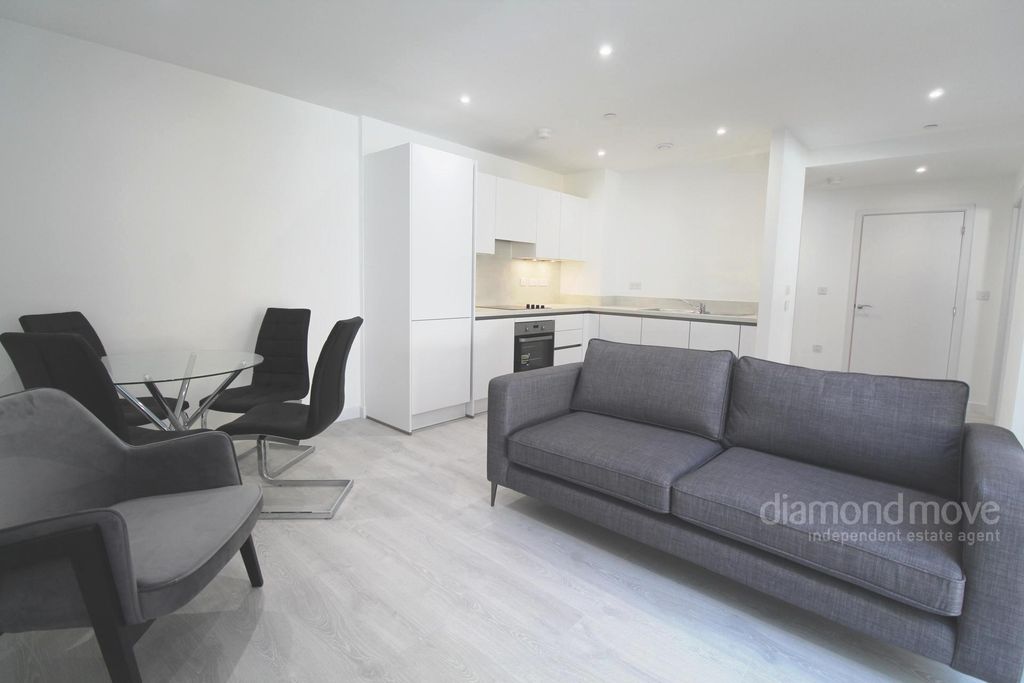 Property photo 1 of 7 Photo 8