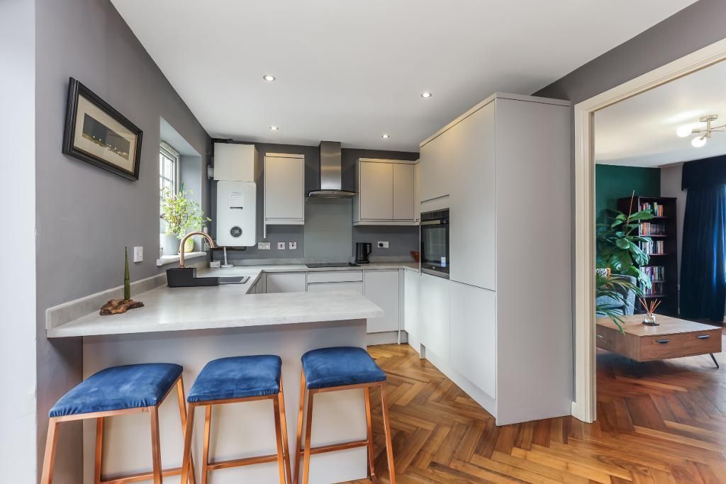 Property photo 3 of 21 Kitchen