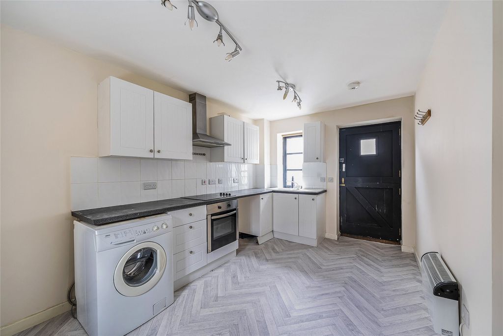 Property photo 2 of 10 Kitchen
