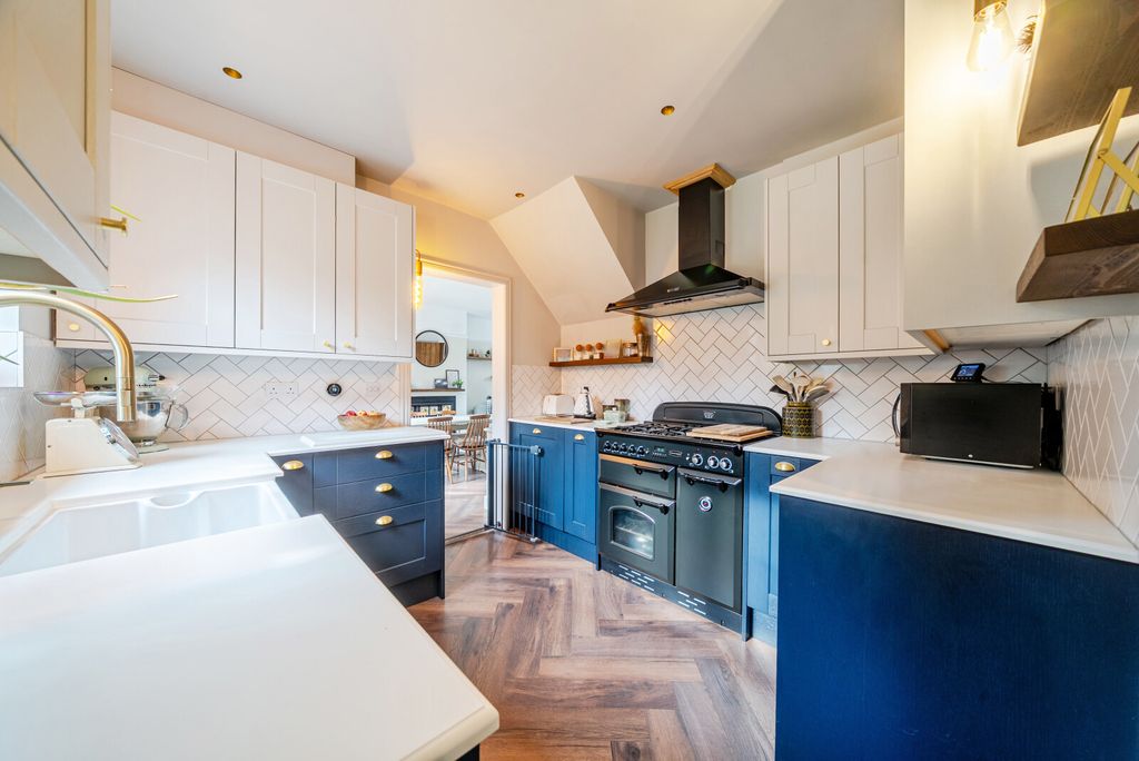 Property photo 3 of 16 Kitchen