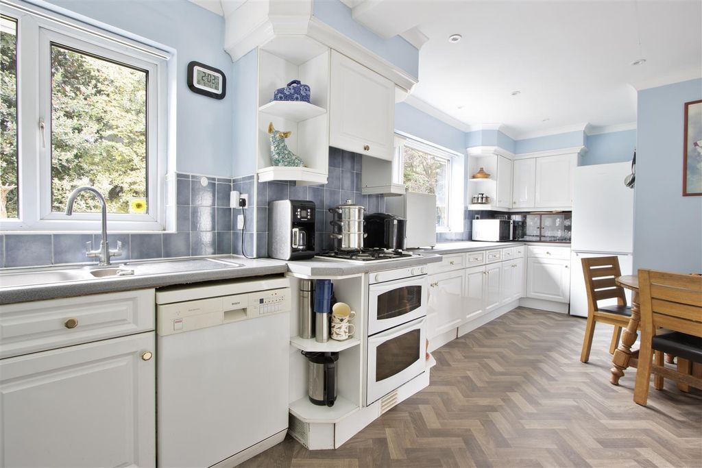 Property photo 2 of 14 Breakfast Kitchen