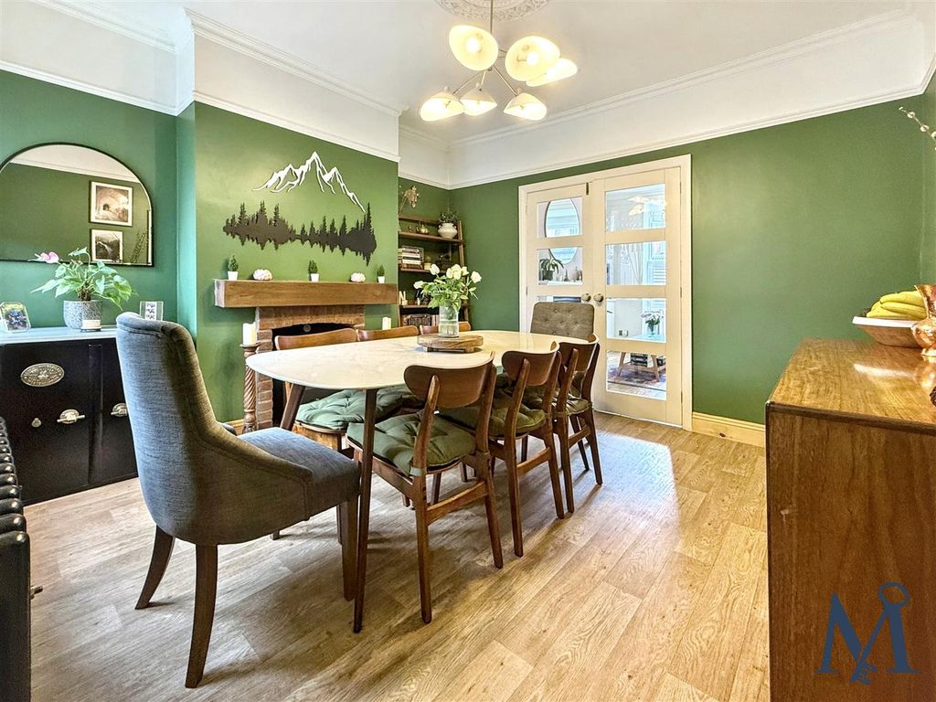 Property photo 2 of 23 Dining Room