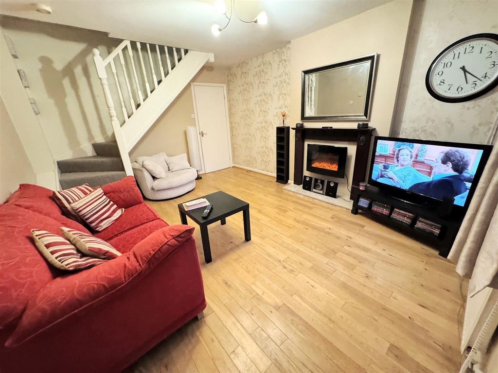 Property photo 2 of 14 Lounge