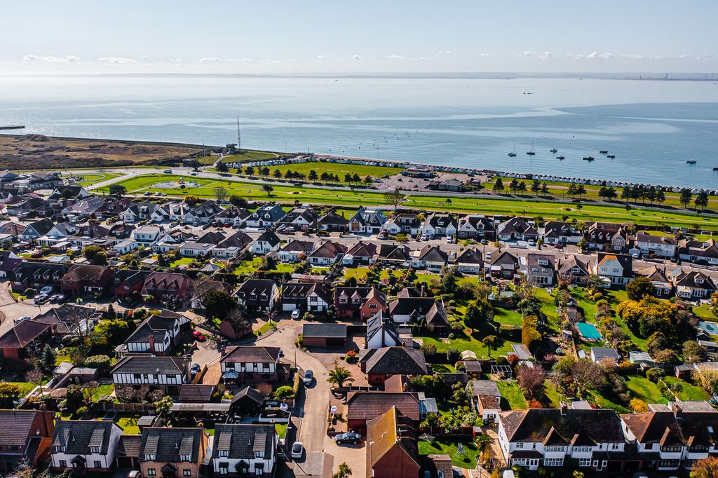 Property photo 2 of 36