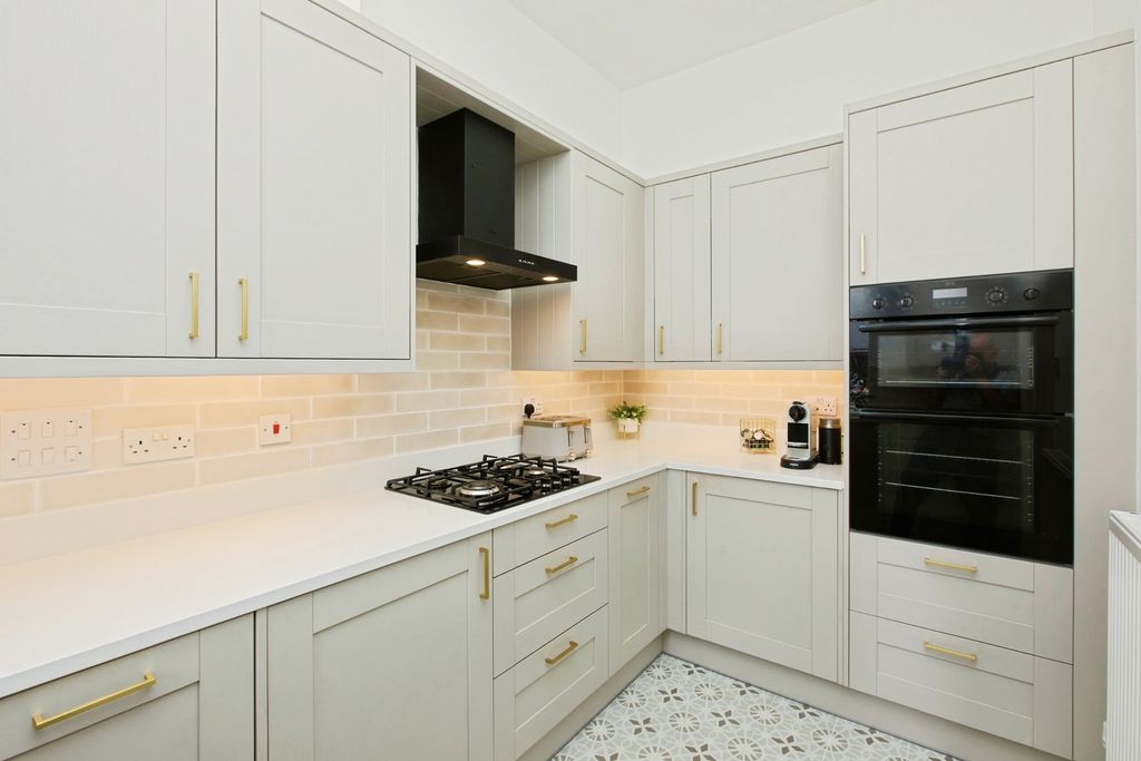 Property photo 2 of 18 Kitchen